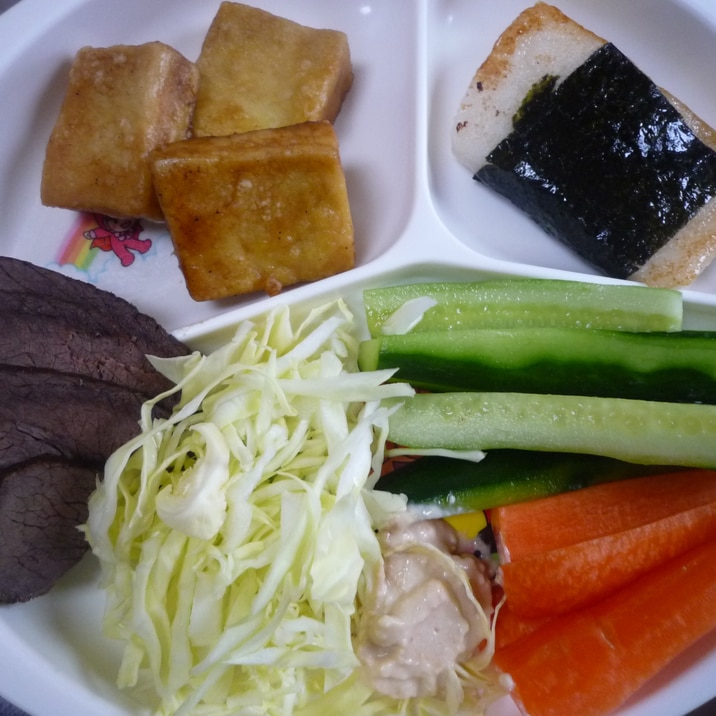 スティック野菜と豆腐ディップのプレート